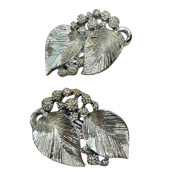 Lisner Vintage Leaves and Berries Brushed Metal Clip On Earrings - Picture 3 of 8